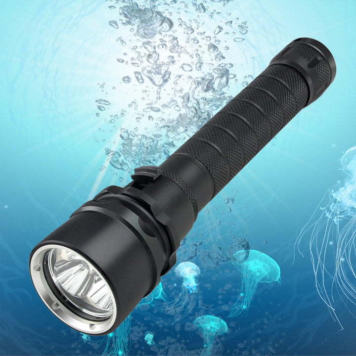Rechargeable deep-diving flashlight